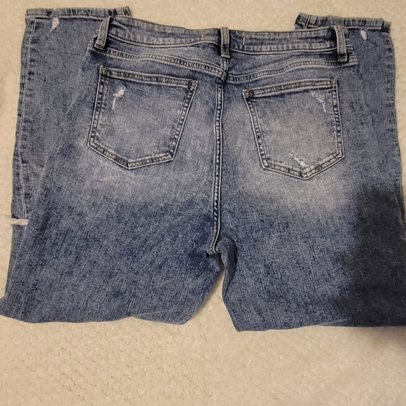 💥24 HR SALE💥Buckle Jeans - Picture 2 of 6